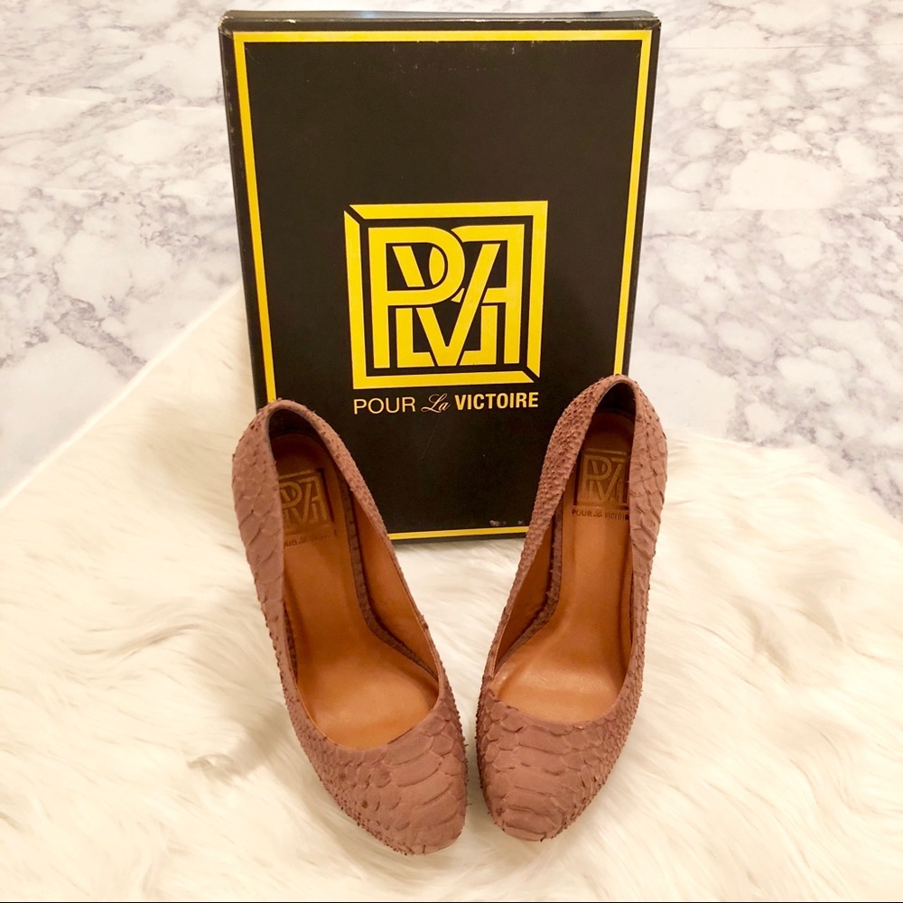 P O U R la V I C T O I R E : High Heel Snake Pumps